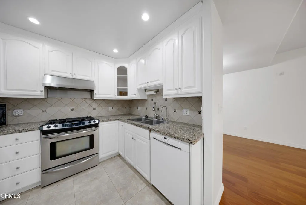 4732 Radford Avenue 8, Valley Village, California 91607 home-pic-12